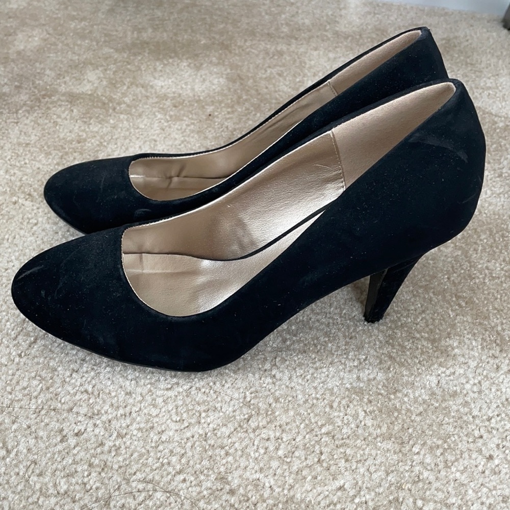 Black pumps size 8